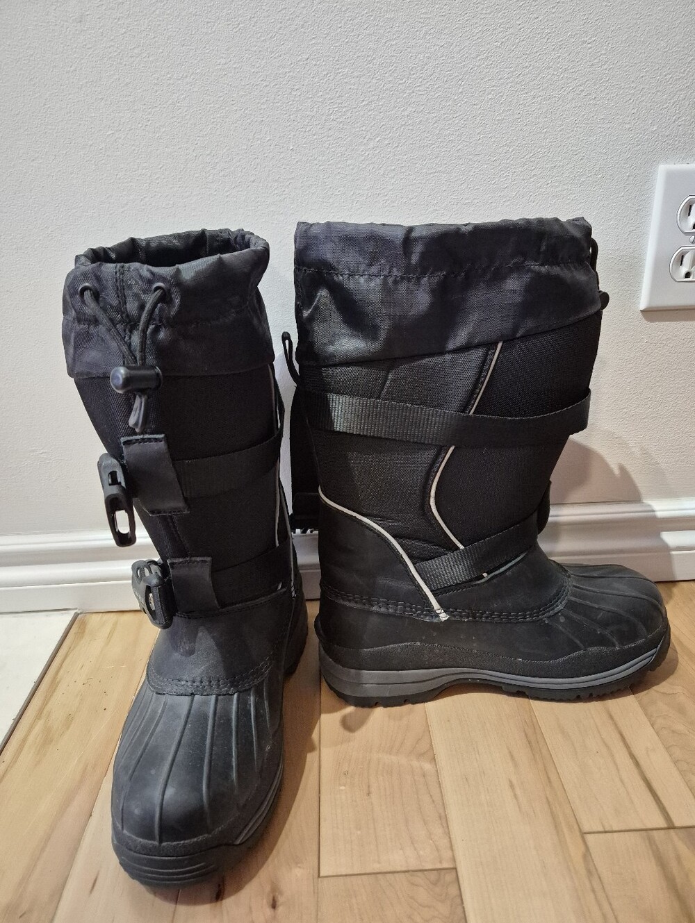 Baffin women's size 7 (like new) winter boots